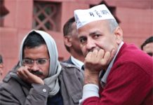 गांधी और आंधी के बीच