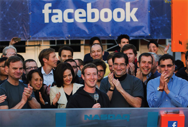 जन-धन फेसबुक के संस्थापक मार्क जुकरबर्ग न्यूयॉर्क स्टॉक एक्सचेंज में कंपनी का आईपीओ लॉन्च करते हुए