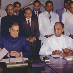 भारत-श्रीलंका शांति समझौते पर हस्ताक्षर करते हुए पूर्व राजीव गांधी