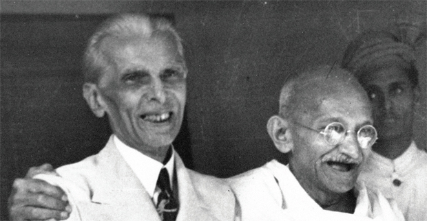 एक तसवीर, दो चेहरेभारत में पढ़ाई जाने वाली इततहास की तकताबों में गांधी नायक हैं और तजन्ना खलनायक जबतक पातकस्तान में उल्टा है