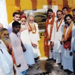 धर्म का आसरा सपा नेता पवन पांडे एक धार्मिक कार्यक्रम में शिलान्यास करते हुए