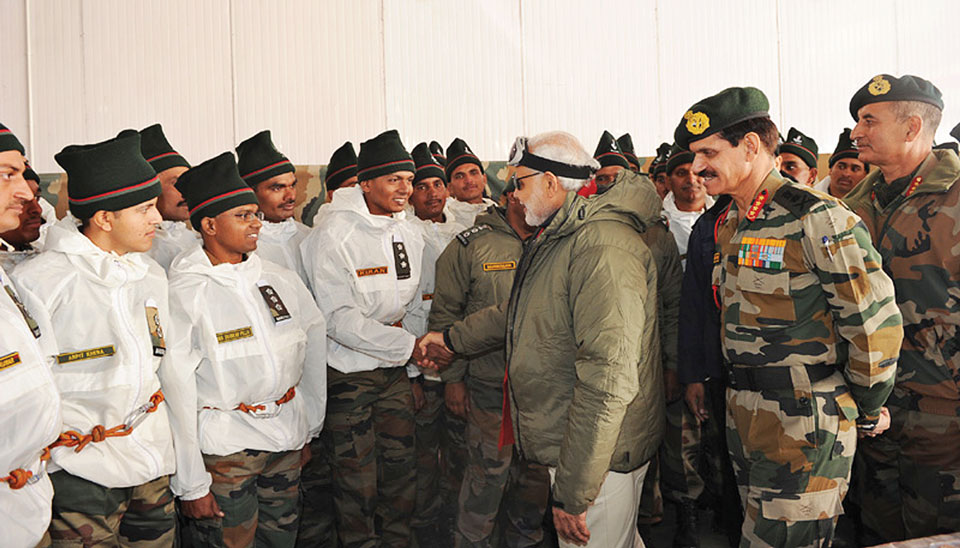 चतुर चाल दिवाली के मौके पर सियाचिन में सैनिकों के साथ मुलाकात करके प्रधानमंत्री ने एक नई शुरुआत की है