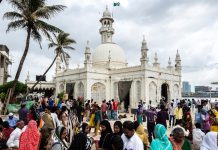 वे कौन हैं जो मुस्लिम महिलाओं को लूट व अंधविश्वास के केंद्र- मजार और दरगाह में प्रवेश की लड़ाई को सशक्तिकरण का नाम दे रहे हैं?