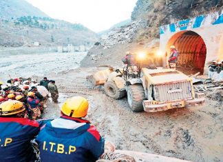 बेमौसम बारिश से भारी तबाही