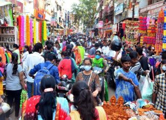 दिल्ली के बाजारों में धूम, कहीं कोरोना न बढ़ा दें