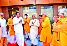उपराष्ट्रपति का भगवा पक्ष!