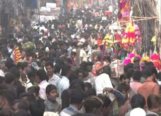 कोरोना गाइडलाइन की दिल्ली में उड़ाई जा रही हैं जमकर धज्जियां