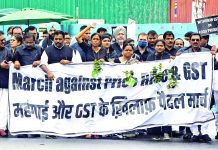 आख़िरकार जागी कांग्रेस, लम्बे समय से ठंडी पड़ी पार्टी के नेता दिखने लगे सड़कों पर