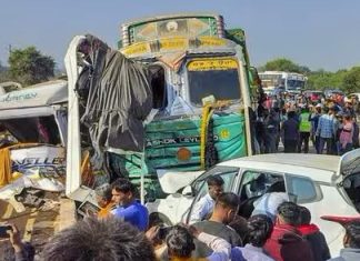 महाकुंभ से लौट रही श्रद्धालुओं की बस जबलपुर में भीषण हादसे की शिकार