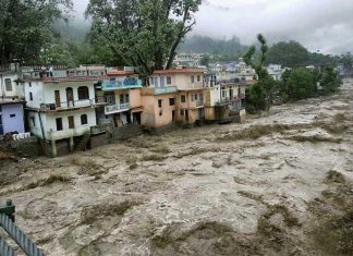 भारी बारिश से अलकनंदा-मंदाकिनी नदियां खतरे के निशान के पास, प्रशासन अलर्ट