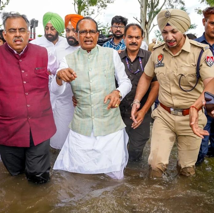 Shivraj Singh Chouhan interacts with flood affected farmers in Amritsar