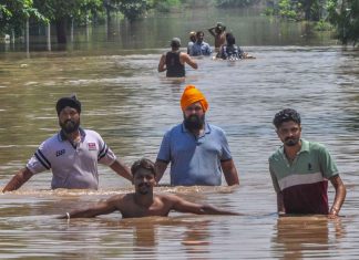 भारी बारिश के कारण 1988 के बाद अब पंजाब में आई सबसे भीषण बाढ़
