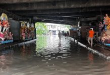 कोलकाता में मूसलाधार बारिश, मेट्रो और रेल सेवाएं ठप; करंट लगने से 5 लोगों की मौत