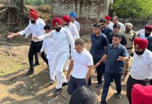 पंजाब पहुंचे राहुल गांधी, बाढ़ पीड़ितों से की मुलाकात