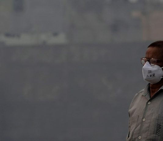 AQI संकट: हवा की घेराबंदी में
