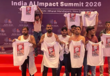 AI समिट के दौरान भारत मंडपम में यूथ कांग्रेस का प्रदर्शन, शर्ट उतारकर जताया विरोध