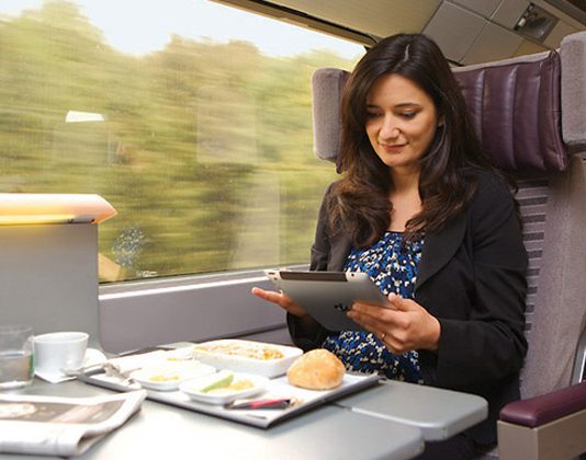 अब ट्रेन में खाना पहले से बुक करें, यात्रियों को पसंद आई IRCTC की e-Pantry सेवा