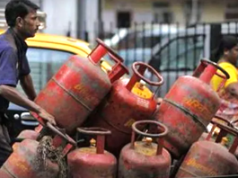 गैस संकट के बीच सरकार का बड़ा फैसला, कमर्शियल सिलेंडर की सप्लाई में मिलेगा 20% कोटा कमर्शियल गैस सिलेंडर की सप्लाई में 20 प्रतिशत का कोटा