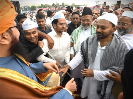 ईद पर गांधी मैदान में निशांत की एंट्री, बिहार की सियासत में नए संकेत पटना के गांधी मैदान में ईद की नमाज के दौरान Nishant Kumar की मौजूदगी से बिहार की राजनीति में हलचल