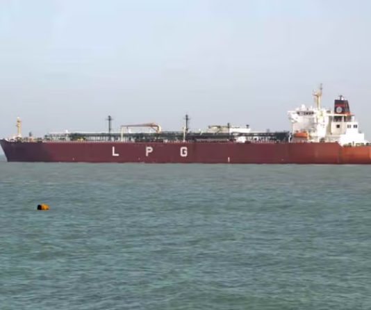 होर्मुज पार कर 92 हजार MT LPG लेकर भारत की ओर बढ़े टैंकर, 26-28 मार्च तक पहुंचेंगे होर्मुज पार कर भारत आ रहे Jag Vasant और Pine Gas एलपीजी टैंकर(File Photo PTI)