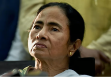 भवानीपुर में बदला सियासी समीकरण, मुस्लिम-कायस्थ गणित के बीच BJP की घेराबंदी, ममता के लिए चुनौती बढ़ी भाजपा के चक्रव्यूह में ममता दीदी उलझीं। Credit: PTI File Photo