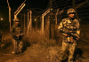 आधी रात गश्त के दौरान BSF जवानों पर हुआ हमला, 2 की हालत गंभीर सेना बड़े पैमाने पर इलाके में सर्च ऑपरेशन चला रही है. (File Photo)