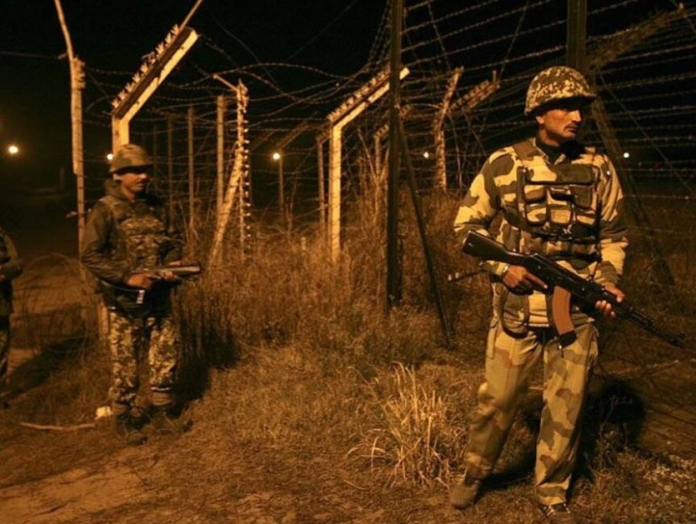 सेना बड़े पैमाने पर इलाके में सर्च ऑपरेशन चला रही है. (File Photo) सेना बड़े पैमाने पर इलाके में सर्च ऑपरेशन चला रही है. (File Photo)