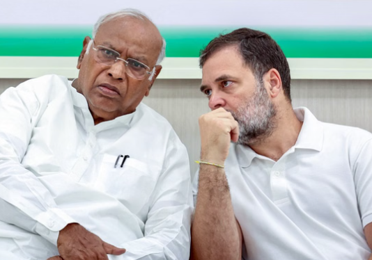 बंगाल में कांग्रेस का ‘एकला चलो’ दांव! राहुल की एंट्री से बदलेगा खेल या बढ़ेगा सियासी कन्फ्यूजन? राहुल की बंगाल चुनाव में एंट्री से बदलेगा खेल या बढ़ेगा सियासी कन्फ्यूजन? - फोटो : एएनआई (फाइल)