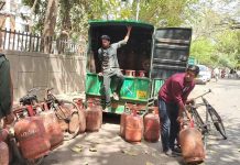 भारत में लॉकडाउन या सिर्फ अफवाह? BJP के दो बड़े मंत्रियों ने क्या कहा जानिए… देश में लॉकडाउन या सिर्फ अफवाह? Photo Credit : Naveen Bansal