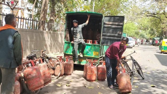 देश में लॉकडाउन या सिर्फ अफवाह? Photo Credit : Naveen Bansal देश में लॉकडाउन या सिर्फ अफवाह? Photo Credit : Naveen Bansal