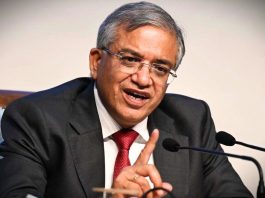 सोशल मीडिया पर चुनावी प्रचार अब आसान नहीं, EC ने कस दी लगाम चुनाव आयोग ने डिजिटल और सोशल मीडिया पर चलने वाले राजनीतिक विज्ञापनों के लिए पहले से मंजूरी लेना जरूरी कर दिया है।