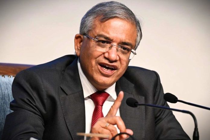 चुनाव आयोग ने डिजिटल और सोशल मीडिया पर चलने वाले राजनीतिक विज्ञापनों के लिए पहले से मंजूरी लेना जरूरी कर दिया है।