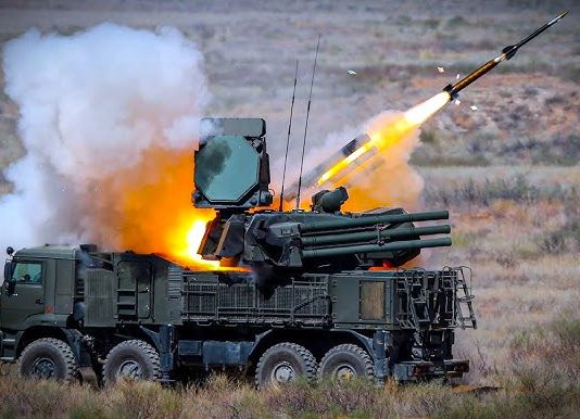यूक्रेनी ड्रोन हमलों पर रूस का नया वार, Pantsir-S एयर डिफेंस सिस्टम बना S-400 का ‘बॉडीगार्ड’ रूस का नया Pantsir-S एयर डिफेंस सिस्टम