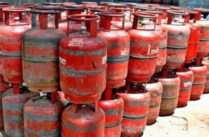 इन आसान तरीकों से कीजिए LPG सिलेंडर बुक।