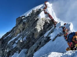 Mount Everest पर मौत की साजिश, बीमार बनाकर रेस्क्यू के नाम पर करोड़ों की ठगी Mount Everest, the world's highest peak. | Photo: AFP/Project Possible