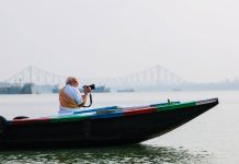 Hooghly के तट पर Modi: विरासत, विकास और नाविकों से संवाद "गंगा बंगाल की आत्मा में है": कोलकाता में प्रधानमंत्री का आध्यात्मिक नौका विहार...Photo Sourcs : Narendra Modi Facebook Page