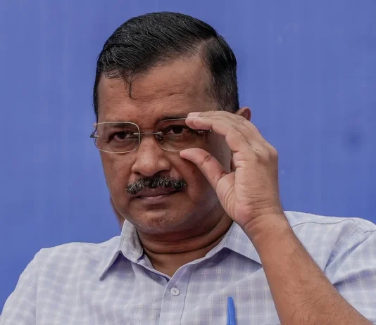 खुद जज के सामने उतरे केजरीवाल, बिना डिग्री पैरवी कैसे? एडवोकेट एक्ट की धारा 32 का समझें पूरा मामला केजरीवाल ने खुद जज के सामने अपनी बात रखने की इच्छा जताई। फोटो: बिज़नेस स्टैंडर्ड (File Photo)