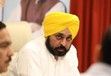 राघव चड्ढा को भगवंत मान की नसीहत, लोकसभा का किस्सा सुनाकर कहा, पार्टी का फैसला सबसे ऊपर… राघव चड्ढा को भगवंत मान की नसीहत... (फोटो साभार: फेसबुक)