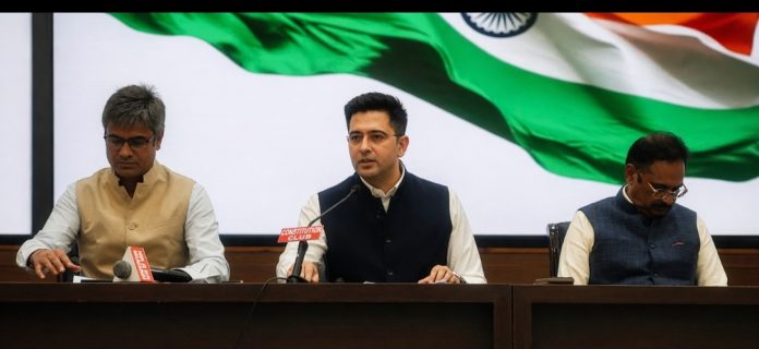 राघव चड्ढा ने थामा भाजपा का दामन। दो-तिहाई सांसदों के साथ बगावत कर बदला दिल्ली का समीकरण...Photo : Tehelka bureau