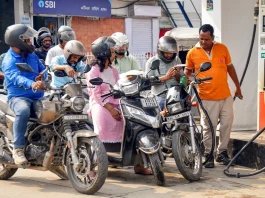 पेट्रोल-डीजल पर बड़ा अपडेट, कीमत बढ़ाने की खबर निकली अफवाह! पेट्रोल-डीजल पर बड़ा अपडेट... | Photo Source: हिन्दुस्तान