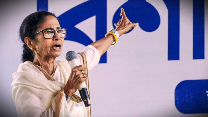 ममता के इमोशनल कार्ड पर सियासत गरम।