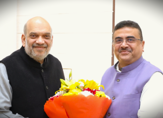 Bengal Chunav: नामांकन, रोड शो और हिंसा से गरमाया माहौल भवानीपुर सीट से बीजेपी नेता सुवेंदु अधिकारी ने अपना नामांकन दाखिल किया।