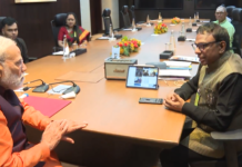 तमिलनाडु चुनाव में ‘संगीत कार्ड’! रमेश विनायकम से पीएम मोदी की मुलाकात के क्या हैं सियासी मायने? प्रधानमंत्री नरेंद्र मोदी ने चेन्नई में प्रसिद्ध संगीतकार रमेश विनायकम से मुलाकात की।