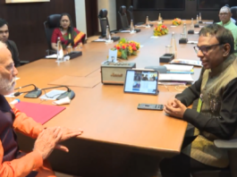 तमिलनाडु चुनाव में ‘संगीत कार्ड’! रमेश विनायकम से पीएम मोदी की मुलाकात के क्या हैं सियासी मायने? प्रधानमंत्री नरेंद्र मोदी ने चेन्नई में प्रसिद्ध संगीतकार रमेश विनायकम से मुलाकात की।