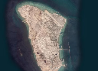 ईरान के खार्ग आइलैंड पर US का भीषण अटैक, डेडलाइन से पहले भड़के ट्रंप ईरान के सबसे बड़े तेल निर्यात केंद्र Kharg Island पर हुए ताजा हमलों से पूरे पश्चिम एशिया में मचा हलचल। (Photo- Screengrab)