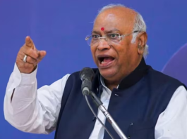 516 से सीधे 816 सीटें? महिला आरक्षण पर ‘जल्दबाजी’ का आरोप, CWC बैठक में खरगे ने सरकार को घेरा CWC बैठक में खरगे ने सरकार को घेरा। | (Photo: ITG)