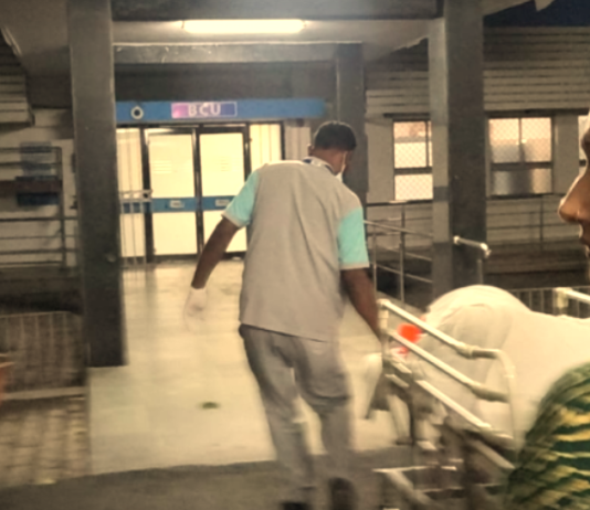 जमशेदपुर बिष्टुपुर कांड से भड़के लोग, चाय बेचने वाली युवती पर हमला, ICU में भर्ती गर्म चाय से हमले में झुलसी पीड़िता ICU में...