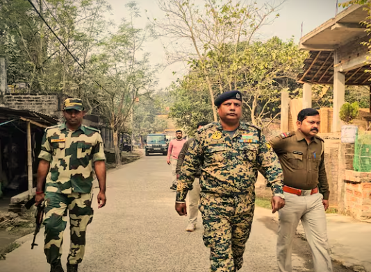 Bengal Election से पहले कड़ा सुरक्षा घेरा, 2407 कंपनियां तैनात, संवेदनशील इलाकों पर खास नजर Bengal Election से पहले कड़ा सुरक्षा घेरा।