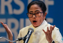 ममता सरकार को SC का बड़ा झटका! अफसरों के ट्रांसफर पर लगी मुहर, चुनाव आयोग के फैसले पर कोर्ट सख्त ममता सरकार को SC का बड़ा झटका! | Photo Credit: PTI