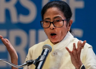 ममता सरकार को SC का बड़ा झटका! अफसरों के ट्रांसफर पर लगी मुहर, चुनाव आयोग के फैसले पर कोर्ट सख्त ममता सरकार को SC का बड़ा झटका! | Photo Credit: PTI